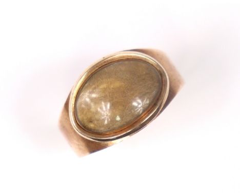 A late 18th century un-marked gold hair-locket ring with engraved inscription to interior: “G.G.W.D., Fanciullo amato, n. ott