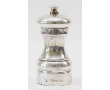 A 925 silver pepper grinder, London 2001, 11cm.