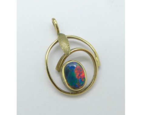 A 9ct gold and opal pendant, 1.3g