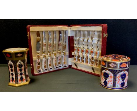 A set of six Royal Crown Derby 1128 pattern fish knife and fork set, 1128 lidded jar, hexangular bud vase (3) 