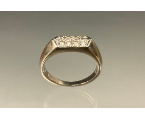 A diamond ring, pointed crest set with eight round brilliant cut diamonds, total estimated diamond weight approx 0.24ct, plat