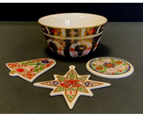 A Royal Crown Derby 1128 Imari sugar bowl, first quality;  three Christmas decorations, star, bell, roundel (4) 