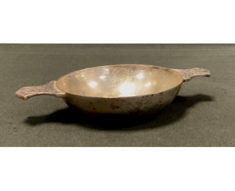 An Elizabeth II silver celtic quaish, mythical beast handles, Wakely &amp; Wheeler, London 1943, 2.820zt 