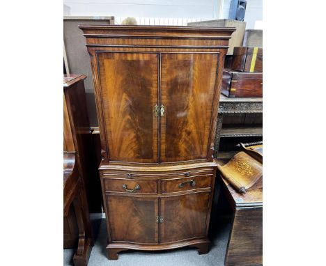 Reproduction Figured Mahogany Cocktail Cabinet / Drinks Cabinet. W: 76cm x H: 153cm x D: 46cm.