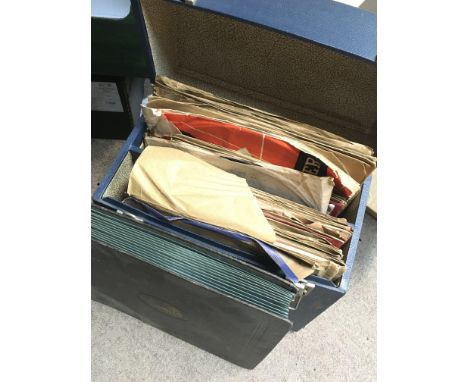 A collection of 78 rpm vintage records including pop, classical etc. This lot cannot be posted.