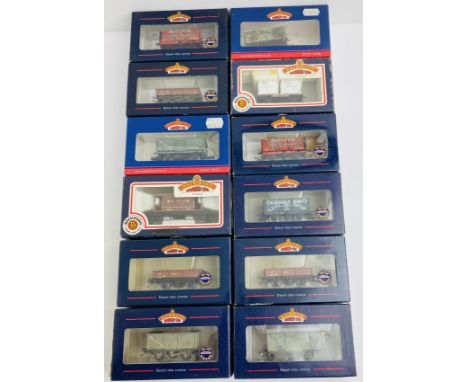 12x Assorted OO Gauge Rolling Stock (Assorted) P&amp;P Group 1 (£14+VAT for the first lot and £1+VAT for subsequent lots) 