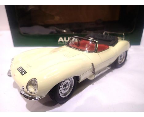 Auto Art 1:18 scale Jaguar XKSS in excellent condition with display case and original box. P&amp;P Group 1 (£14+VAT for the f