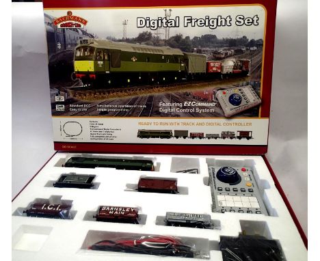 Bachmann digital freight set, class 25, five wagons, track, controller etc. P&P Group 1 (£14+VAT for the first lot and £1+VAT
