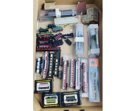 Lot of Assorted N Gauge - Includes Rolling Stock &amp; Buildings - See Picture  P&amp;P Group 1 (£14+VAT for the first lot an