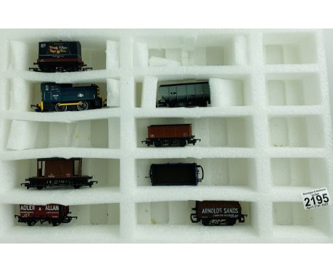 Hornby Class 06 &amp; 7x Assorted Wagons P&amp;P Group 1 (£14+VAT for the first lot and £1+VAT for subsequent lots) 