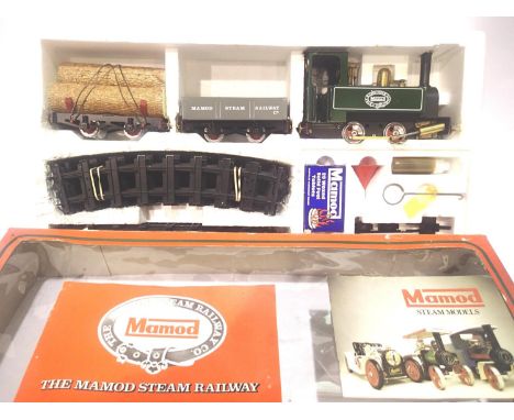 Mamod live steam good train set, green locomotive, light use, very good condition, some paint marks etc, all complete, box is