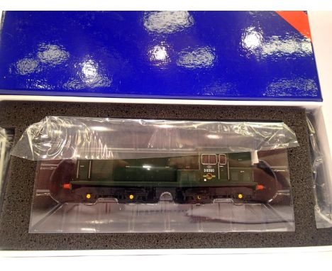 Heljan 1500, class 15, BR green, D8200, late crest, very near mint condition, boxed. P&amp;P Group 1 (£14+VAT for the first l