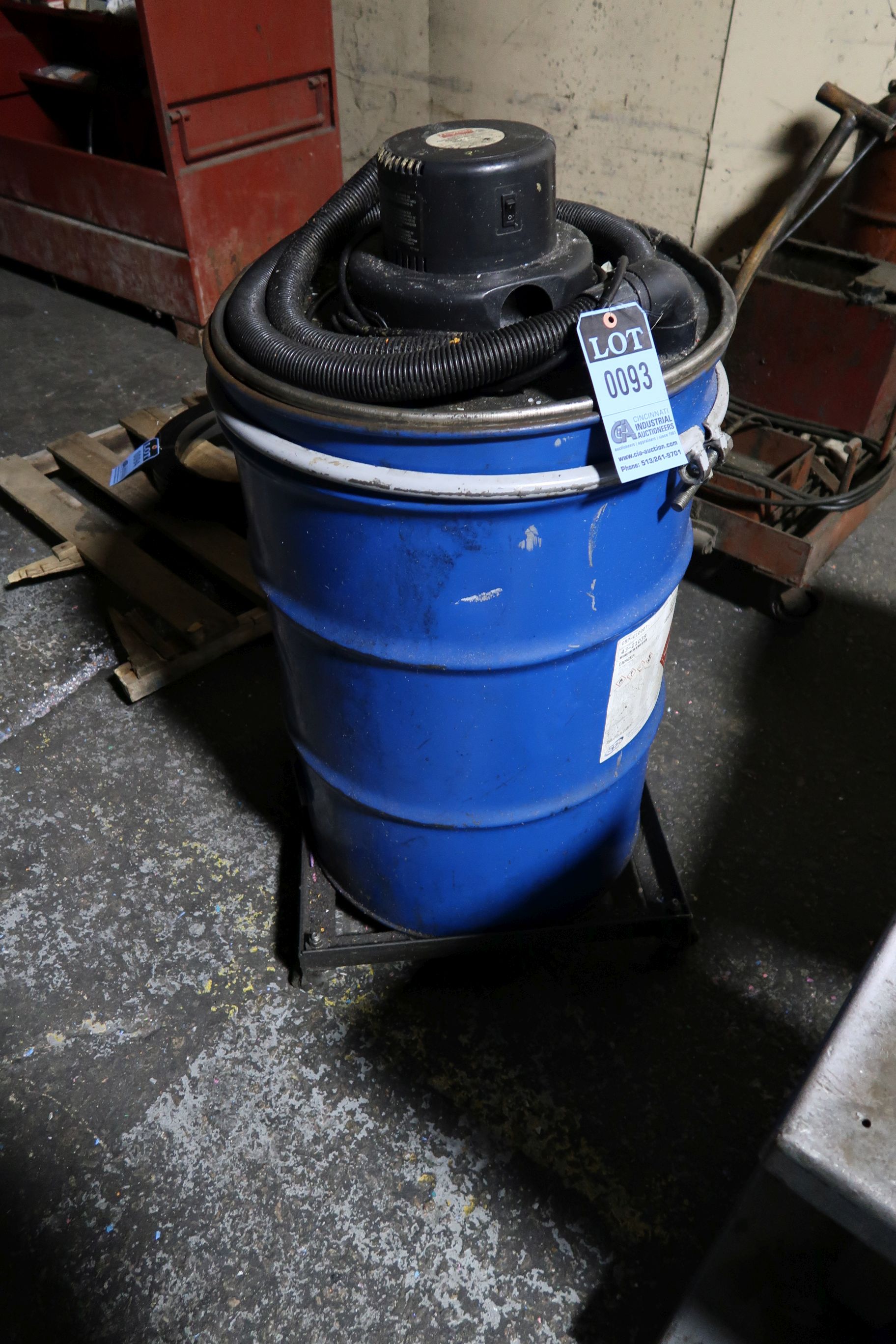 DAYTON MODEL 4YE60 BARREL VACUUM