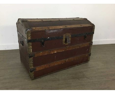 TWO TRAVEL TRUNKS, the dome top travel trunk wood boundQty: 2