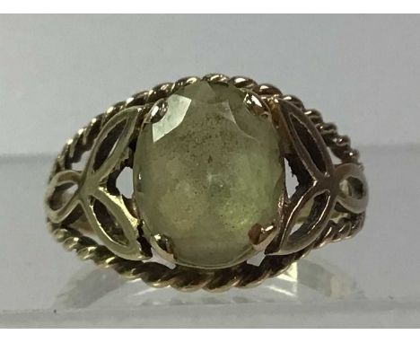 NINE CARAT GOLD RING, the ring with a barley twist frame, marked 375Qty: 3g