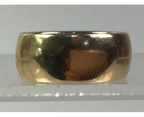 NINE CARAT GOLD RING, stamped 375Total weight is 7.77 grams.