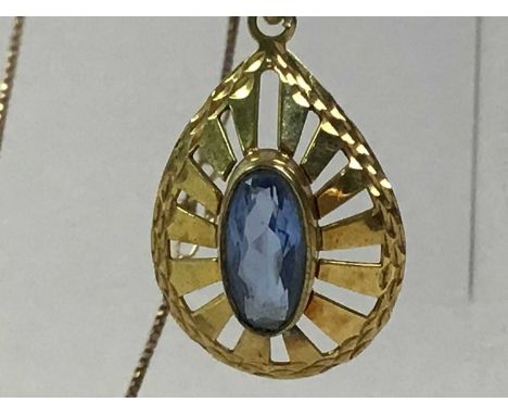 NINE CARAT GOLD CHAIN, stamped to clasp, the pendant unmarkedQty: 5g
