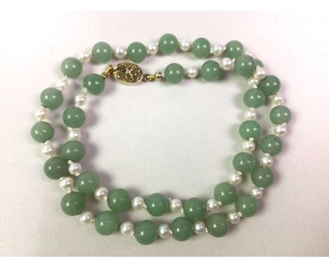 PEARL AND JADE NECKLACE, formed with a uniform row of green jade beads spaced with pearls