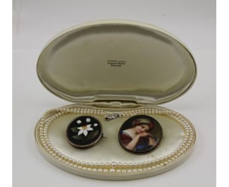AN INLAID STONE FLORAL DESIGN BROOCH, an oval ceramic figure decorated brooch and a cultured pearl necklace, clasp marked pos