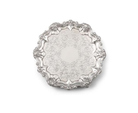 A GEORGE IV SILVER SALVER, London c.1835, mark of Edward Junior, John &amp; William Barnard, of circular form with raised pie