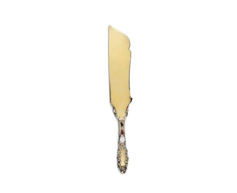 A LATE 19TH/20TH CENTURY AMERICAN GILT SILVER AND ENAMEL SERVING SLICE, (c.4.3 troy ozs). 27cm long