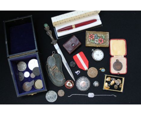 JEWELLERY - a collection of various items to include cufflinks (an odd 9ct gold moonstone cufflink), a silver pocket watch (s