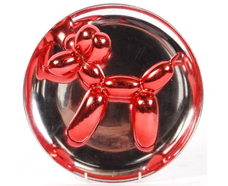 Jeff Koons - Balloon Dog ( 1995 ) - The Museum of Contemporary Art Los Angeles -A porcelain cast with shiny glazing in red an