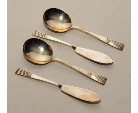 A boxed set of silver preserve spoons and butter knives, comprising two knives and two spoons, hallmarks for Sheffield 1943-4