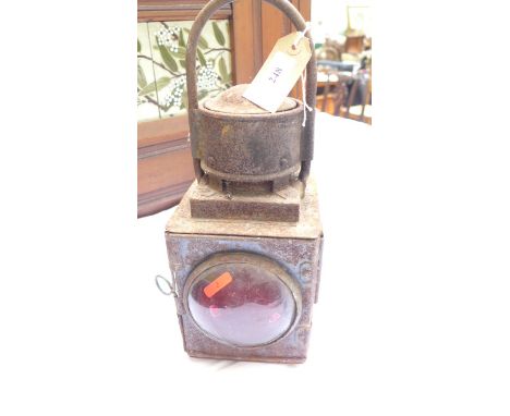 Metal cased trap lamp