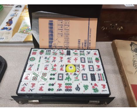 VINTAGE CASED MAH-JONG GAME 