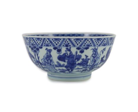 A Chinese blue and white ‘foreign ambassadors’ bowl, Kangxi/Yongzheng period, painted to the interior with a four claw dragon