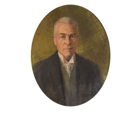 Early 20th Century oil on canvas - Oval portrait of a gentleman, within a carved gilt frame, 65cm x 53cm   Condition: 