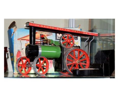 Mamod steam traction engine, boxed   Condition: 