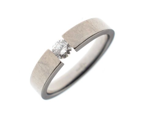 Contemporary solitaire diamond ring, the shank stamped Titanium, approx 0.25ct, size V   Condition: 