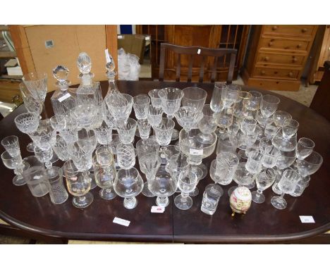 MIXED LOT VARIOUS CLEAR GLASS WARES TO INCLUDE RUMMERS, WINES, SPIRIT GLASSES PLUS THREE DECANTERS AND A CERAMIC EGG FORMED T