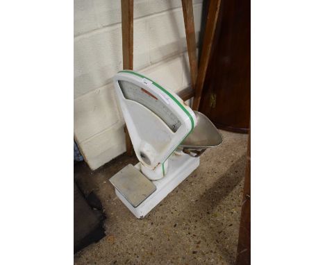 VINTAGE PILGRIM SHOP SCALES