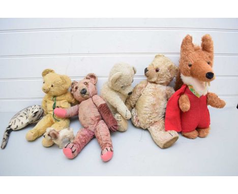 MIXED LOT OF VINTAGE TEDDY BEARS TO INCLUDE AN EXAMPLE WITH BUTTON IN THE EAR, POSSIBLY STEIFF, MARKS ON BUTTON VERY WORN, PL