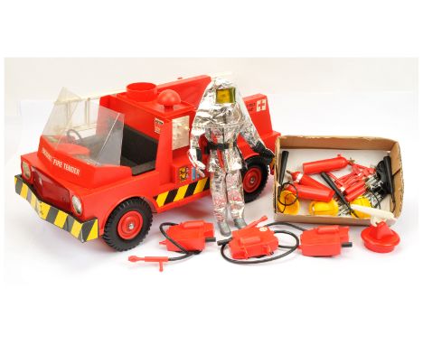 Action Man/GI Joe vintage unboxed Fire Tender with extending ladder and many accessories, also includes vintage painted head 