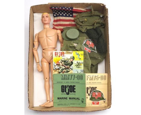 GI Joe vintage, unboxed group to include undressed figure with plastic hands, plus various accessories including part outfit,