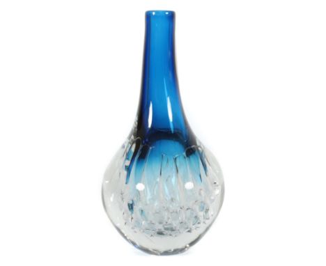 Wiedmann, KarlKuchen 1905 - 1992 ebenda, war Glastechniker und Entwerfer der Ikora-Technik. Vase "Corona", Gral-Galshütte Dür