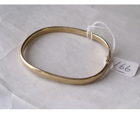 A plain square shaped 9ct bangle 6.5g    