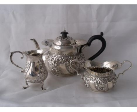 A bachelors three piece Cape pattern tea service 8”  over handle Chester 1906 by W & H  450g    
