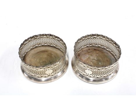 A pair of Epns wine coasters, 13cm (2)