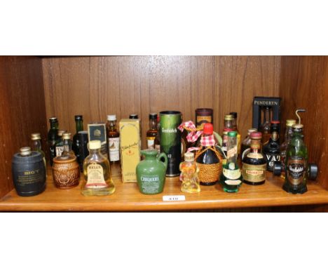 Shelf of whisky miniatures, including Glenfiddich, Glemorangie, Johnnie Walker, Drambuie, Famous Grouse etc