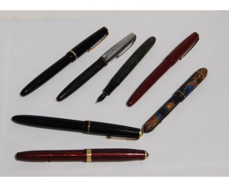 CONWAY STEWART 76 LEVER FILL FOUNTAIN PEN the case with chevron pattern dark and light maroon stripes and having  No 5 14 ct 