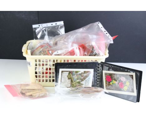 Collection of bubble gum cards, tea cards and postcards to include A&amp;BC bubble gum cards (featuring Civil War, Battle, Wi