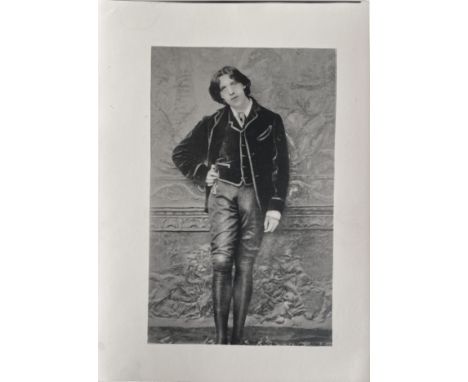 Napoleon Sarony (Canadian, 1821-1896)Portrait d'Oscar Wilde par Napoléon Sarony, ca. 1882.  Tirage argentique contretypé par 