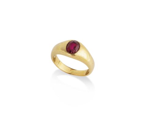 Pierre Molinier (1900-1976)Bague de petit doigt. Jonc anglais en or 18 carats serti dans la masse d'une pierre fine rouge de 