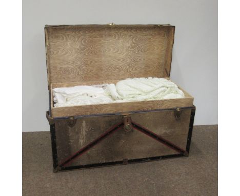 A collection of varied lace cloths Curtains, and other pieces, and a collection of cloth Remnants, in an old trunk. A lot. 