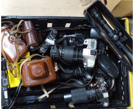Various Vintage cameras etc 